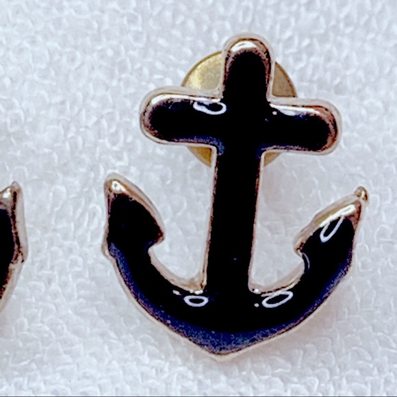 ❣️$25/3❣️ Tiny Black Enamel Anchor Stud Earrings - Picture 5 of 8